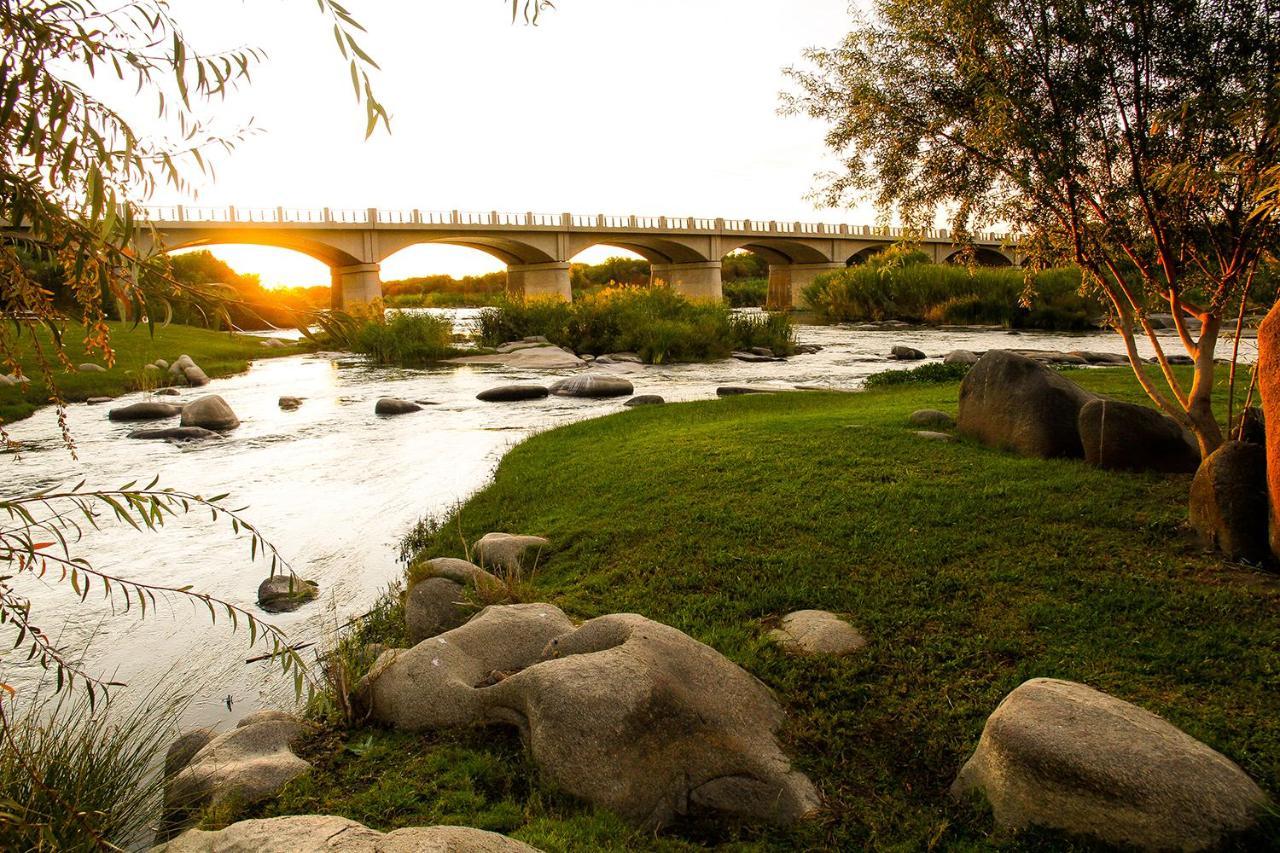Ikaia River Lodge Keimoes ภายนอก รูปภาพ